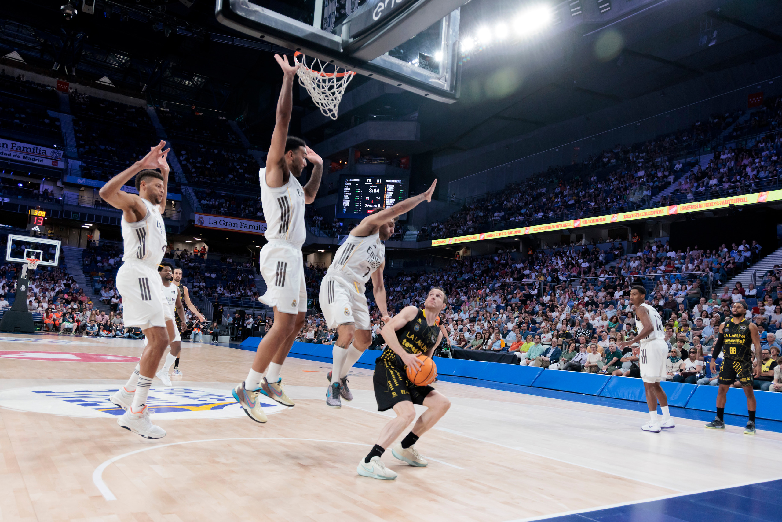 El La Laguna Tenerife tumba al líder Real Madrid en el Movistar Arena (90-95)