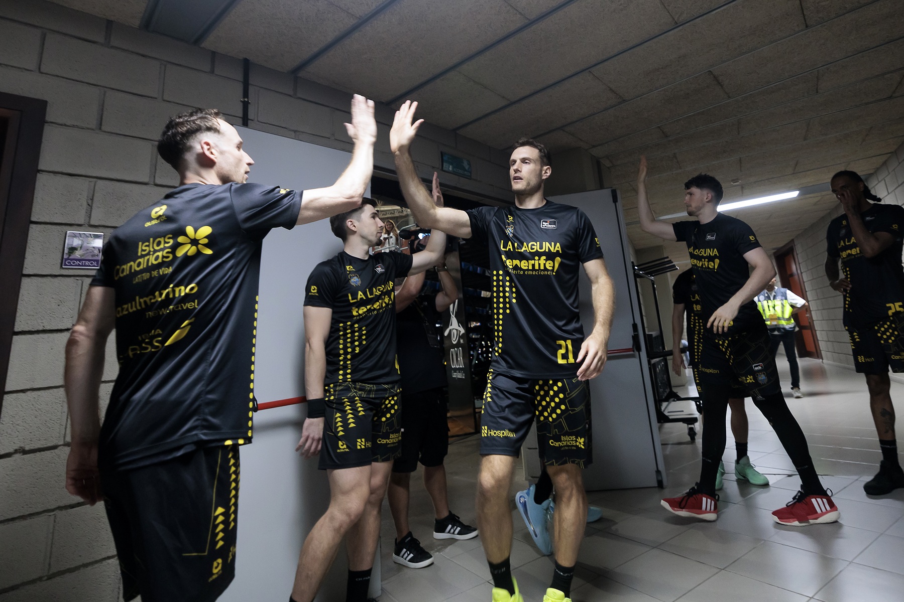 El Lenovo Tenerife recibe al Real Madrid con opción de cerrar la serie y meterse en semifinales ACB
