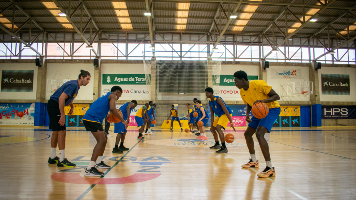 El Proyecto Nexo del CB Gran Canaria integra a menores migrantes con baloncesto