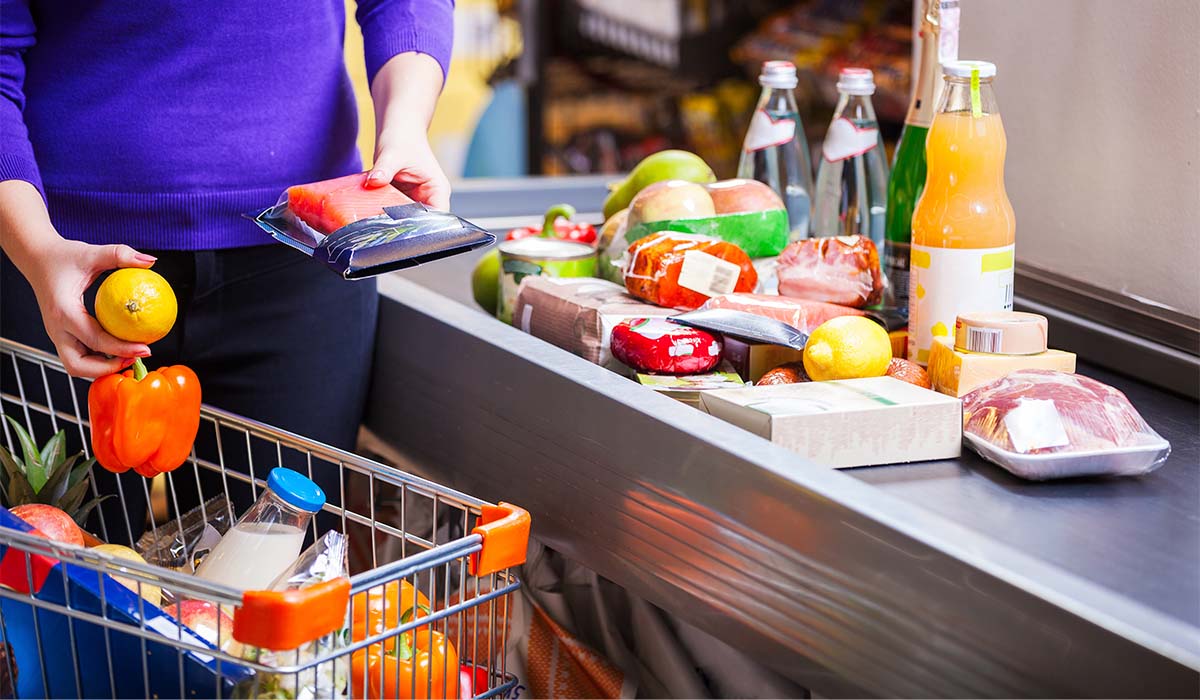 Denuncian la estafa del IGIC cero en Canarias: solo 3 de los 45 productos rebajaron realmente su precio
